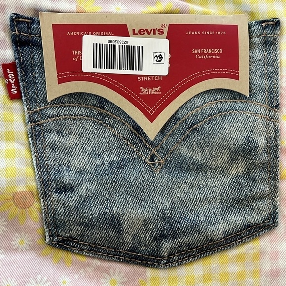 Levi's® Kids

Girlfriend Fit Shorty Shorts size 16 - Picture 5 of 5
